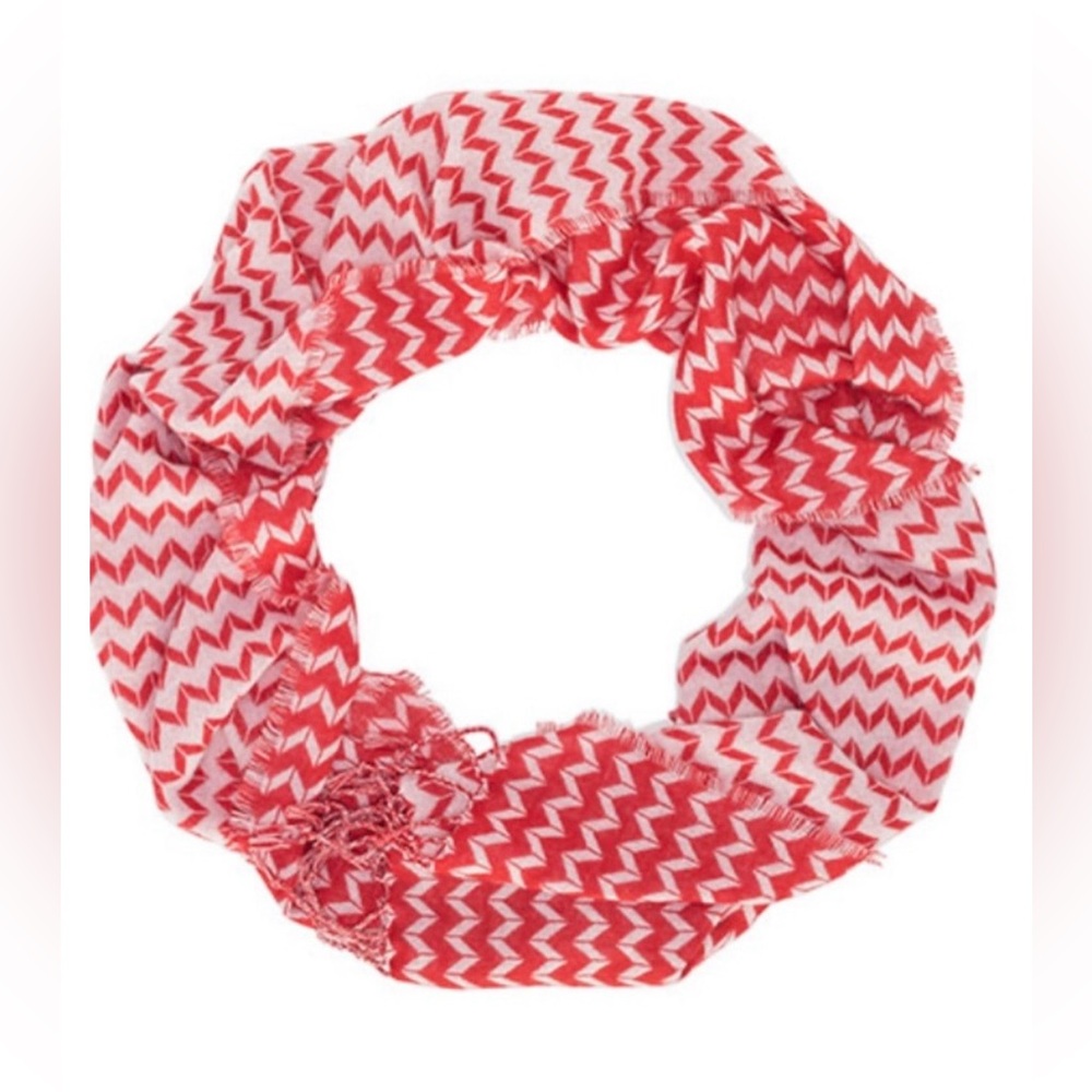NWT RETIRED Thirty-One Scarf Red White Chevron Reversible Keepn Cozy Soft Women